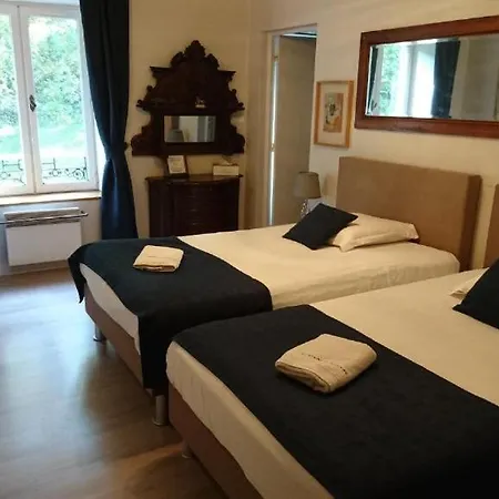 Chateau De L Aviette - Rancennes Bed & Breakfast 3*