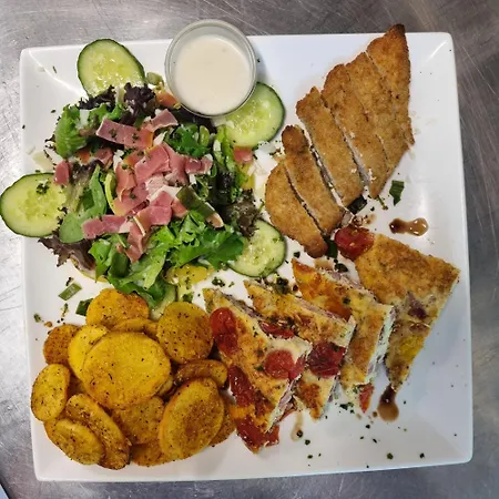 Chateau De L Aviette - Rancennes Bed & Breakfast 3*