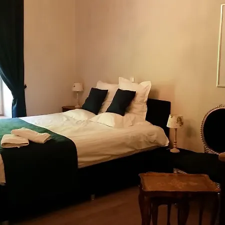 Chateau De L Aviette - Rancennes Bed & Breakfast 3*