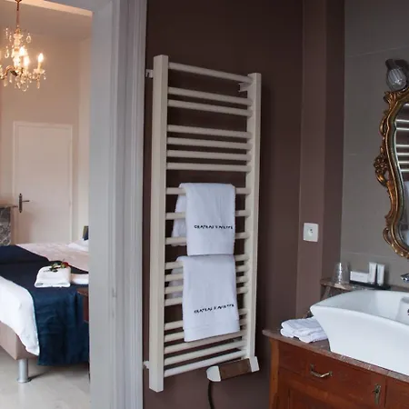 Chateau De L Aviette - Rancennes Bed & Breakfast 3*