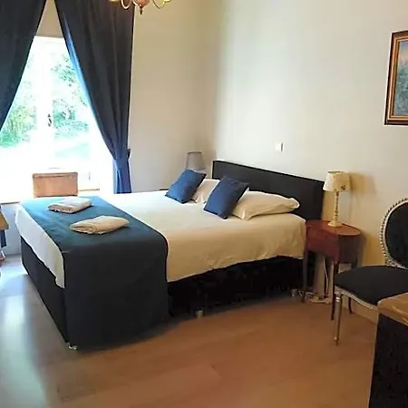 Chateau De L Aviette - Rancennes Bed & Breakfast 3*