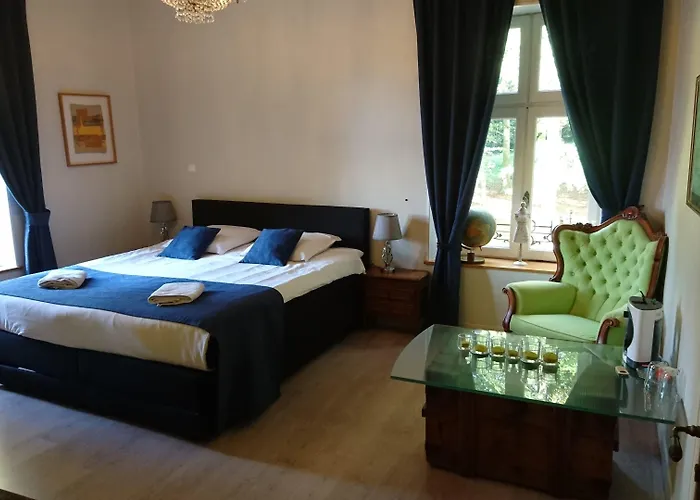 Chateau De L Aviette - Rancennes ジヴェ